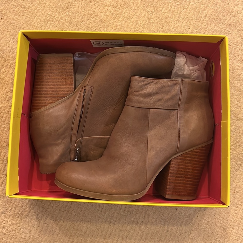 NWT! Kenneth Cole tan booties!
